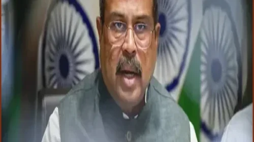 আন্দোলনের মুখে ভারতের শিক্ষামন্ত্রী ধর্মেন্দ্র প্রধানের পদত্যাগ