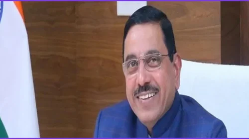 ভারতের নতুন শিক্ষামন্ত্রী হিসেবে দায়িত্ব পেলেন প্রহ্লাদ যোশী