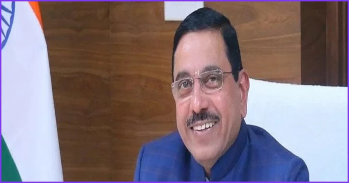 ভারতের নতুন শিক্ষামন্ত্রী হিসেবে দায়িত্ব পেলেন প্রহ্লাদ যোশী
