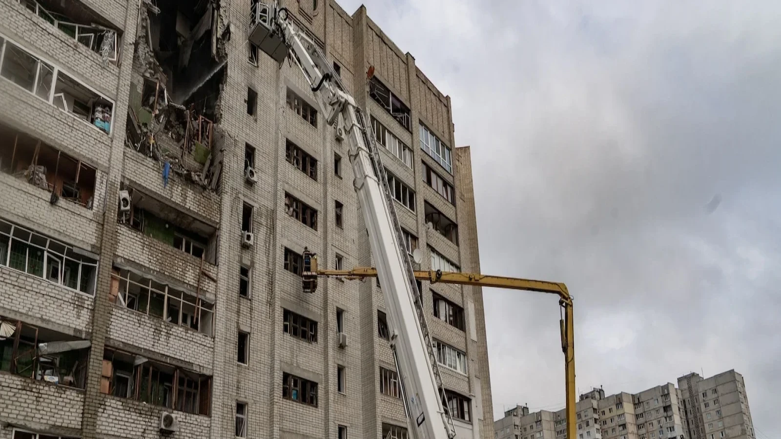 ইউক্রেনের আকাশ প্রতিরক্ষা ঘাটতির সুযোগে রাশিয়ার নতুন হামলা