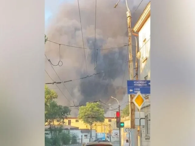 ইউক্রেনের ড্রোন হামলায় রাশিয়ার শস্য টার্মিনাল ও কৃষ্ণসাগর নৌঘাঁটি বিধ্বস্ত