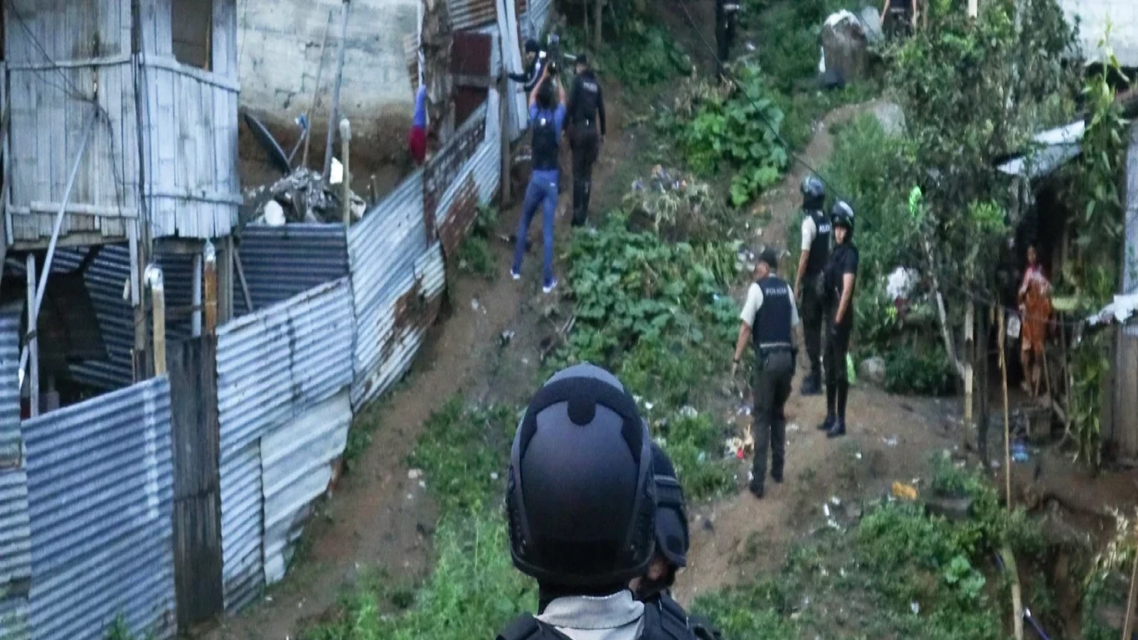 ইকুয়েডর থেকে যুক্তরাষ্ট্রে কোকেন পাচার চক্রের ১৫ জনের ওপর মার্কিন নিষেধাজ্ঞা