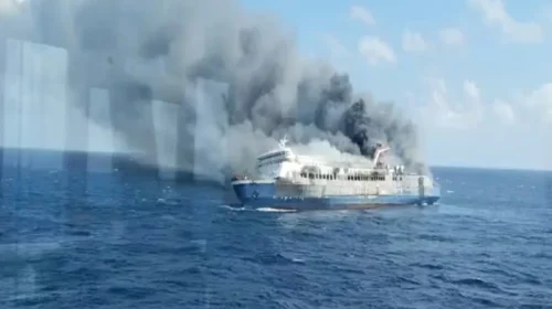 ইন্দোনেশিয়ায় যাত্রীবাহী ফেরিতে ভয়াবহ আগুন, নিহত ৫, নিখোঁজ ৪১