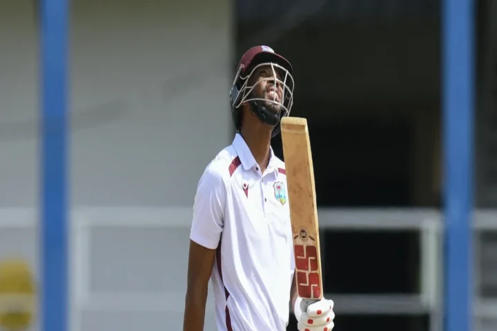 ওয়েস্ট ইন্ডিজের ৩৪৪ রান, লোয়ার অর্ডারের দৃঢ়তায় লড়াইয়ে ফিরল দল