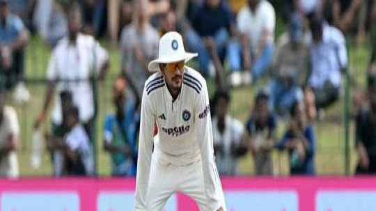 কলম্বোয় কঠিন পরীক্ষা: লঙ্কানদের প্রতিরোধে হতাশ ভারতীয় অধিনায়ক শুভমান গিল