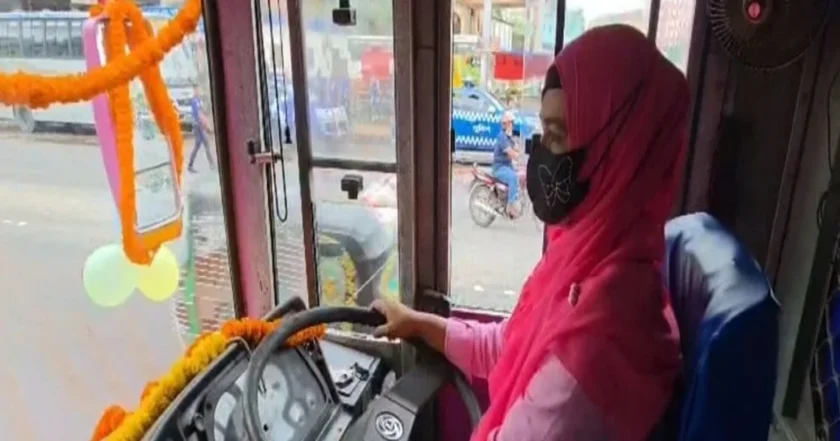 গণপরিবহনে নারীর নিরাপত্তা: ‘পিংক বাস’ কতটা সমাধান?