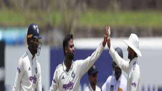 গালেতে বৃষ্টি নামার আগেই শ্রীলঙ্কার প্রতিরোধ ভাঙল ভারত, নায়ক মানব সুথার