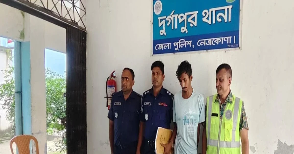 দুর্গাপুরে অটোরিকশায় ফেনসিডিলসহ যুবক আটক