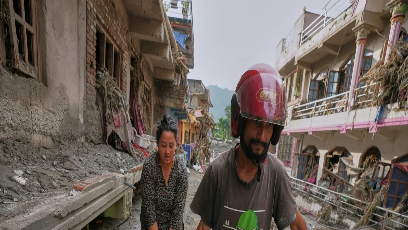 নেপাল-চীন সীমান্তে বন্যা: চতুর্থ দিনেও উদ্ধারকাজ ব্যাহত