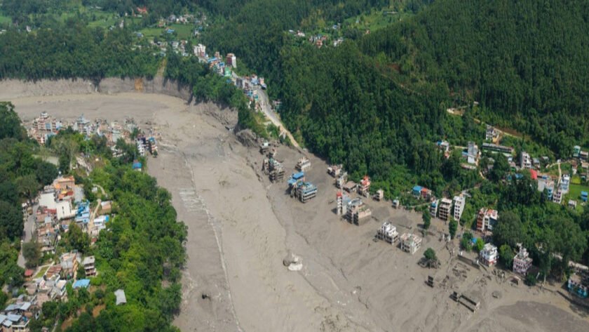 নেপালে ভয়াবহ বন্যা: হিমবাহ ধসে নিখোঁজ প্রায় ১৫০০
