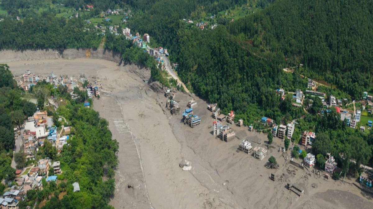 নেপালে ভয়াবহ বন্যা: হিমবাহ ধসে নিখোঁজ প্রায় ১৫০০