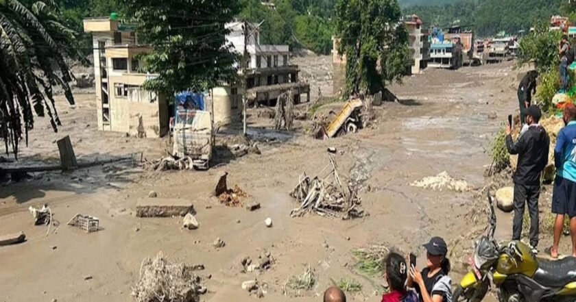 নেপালে ভয়াবহ বন্যায় ১২১ বিদেশি নাগরিক উদ্ধার
