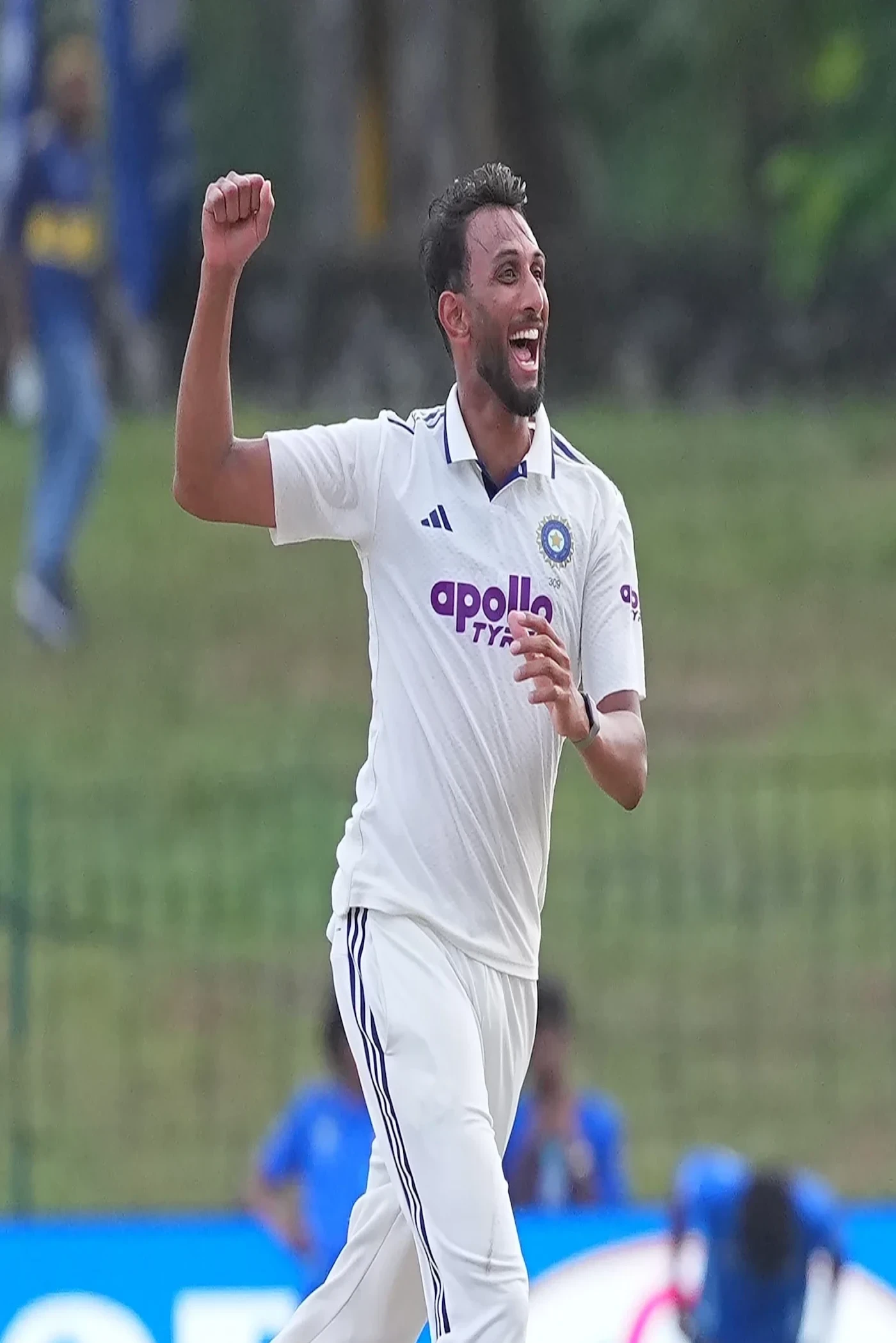 প্রসিধ ও সুথারের তোপে চালকের আসনে ভারত, লড়ছেন দিনুশা