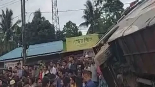 ফেনীতে বাসচাপায় স্কুলছাত্রী নিহত, আহত ৫