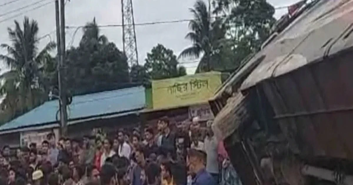 ফেনীতে বাসচাপায় স্কুলছাত্রী নিহত, আহত ৫