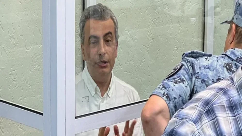 রাশিয়ার যুদ্ধবিরোধী নেতা লেভ শ্লোসবার্গ ১১ বছরের কারাদণ্ডে দণ্ডিত