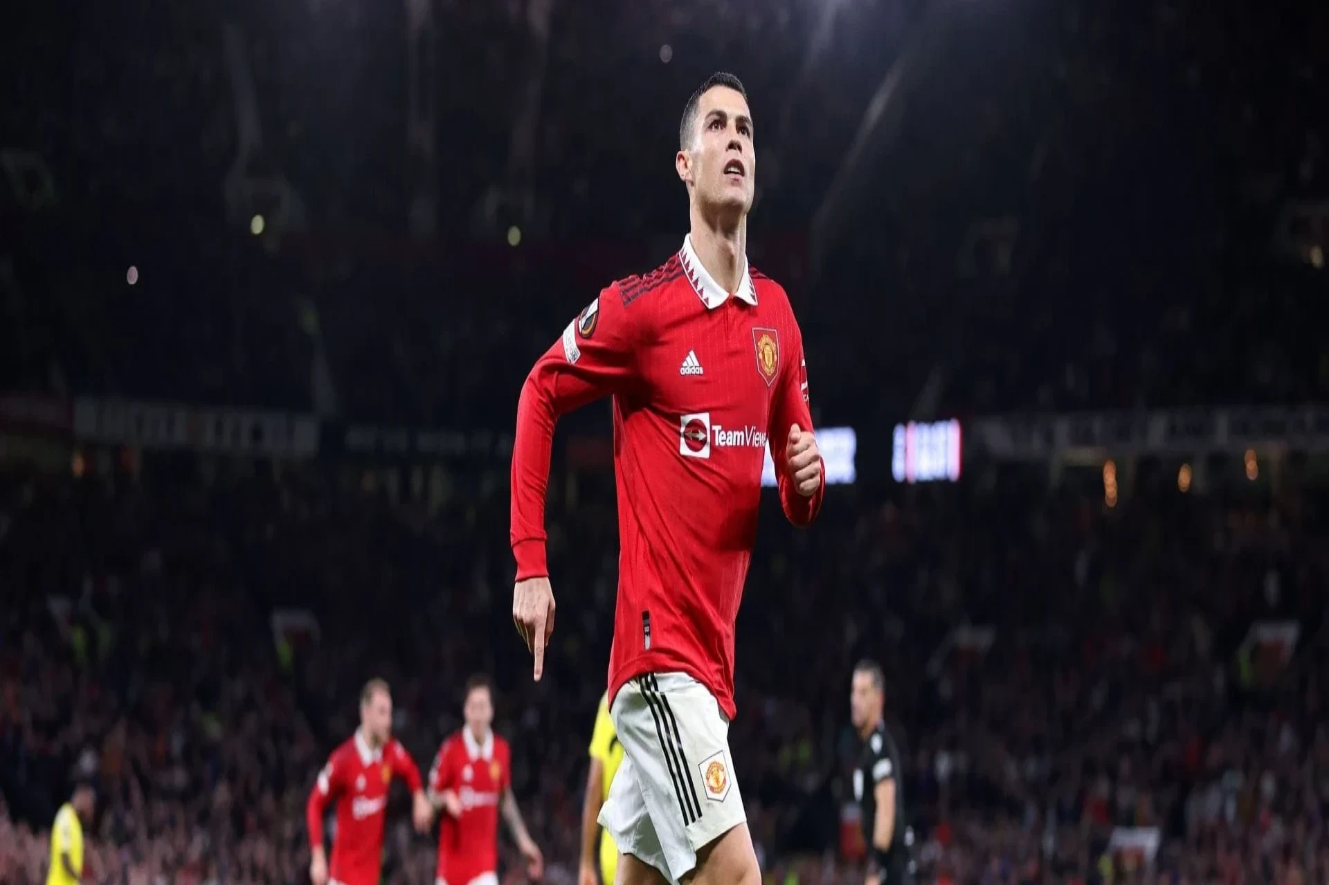 রোনালদোর অভিষেক বার্ষিকী উদযাপন করল ম্যানচেস্টার ইউনাইটেড