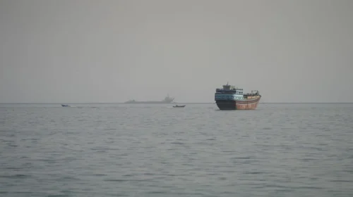লোহিত সাগরে প্রজেক্টাইলের আঘাতে ডুবে যাওয়া ভারতীয় জাহাজ উদ্ধার