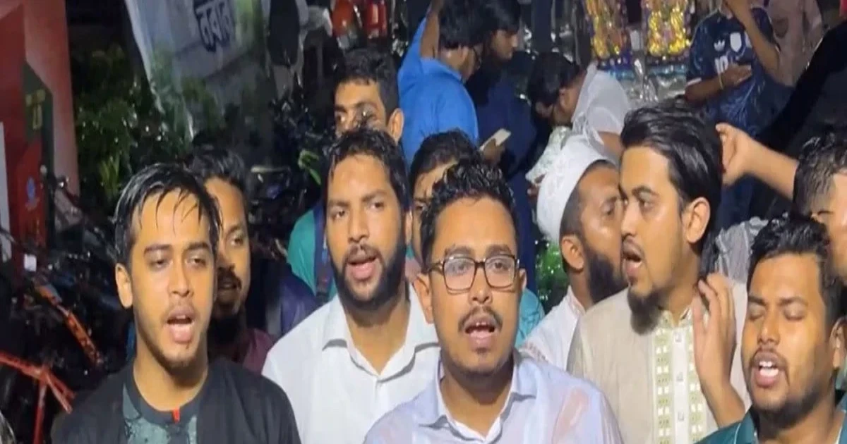 শিক্ষক নিয়োগে ম্যানেজিং কমিটির ক্ষমতা ফেরানোর প্রতিবাদে ডাকসুর বিক্ষোভ