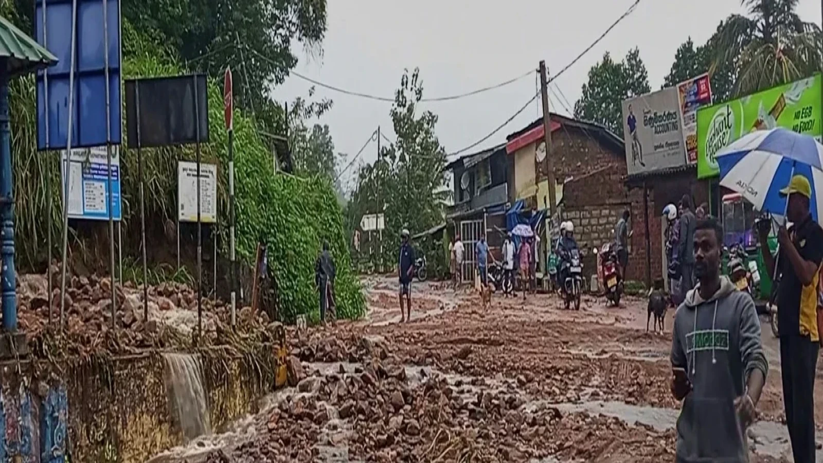 শ্রীলঙ্কায় ভারী বর্ষণে ভূমিধস ও বন্যা, নিহত ৫
