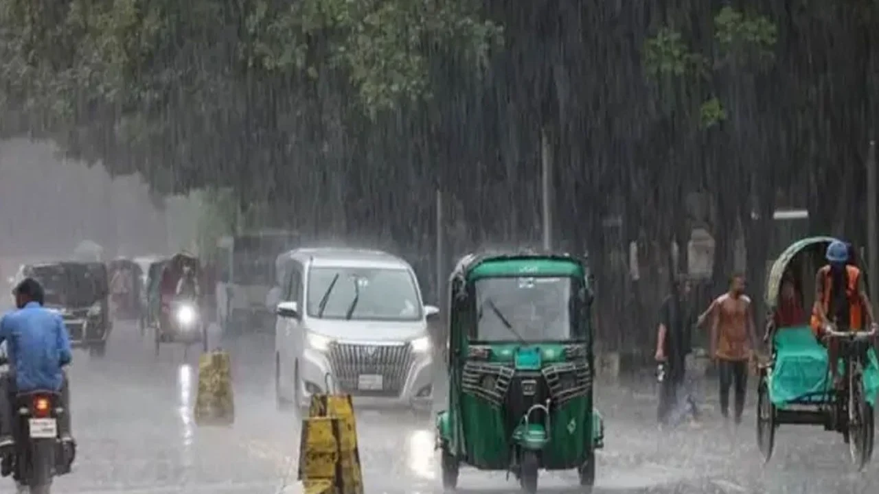 ২১ আগস্ট থেকে ফের বাড়বে বৃষ্টি, সতর্কতায় সমুদ্রবন্দর