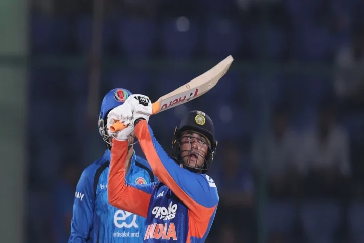 আইসিসি র‍্যাঙ্কিং: দুইয়ে অভিষেক শর্মা, টেস্ট বোলিংয়ে তিনে রবিনসন