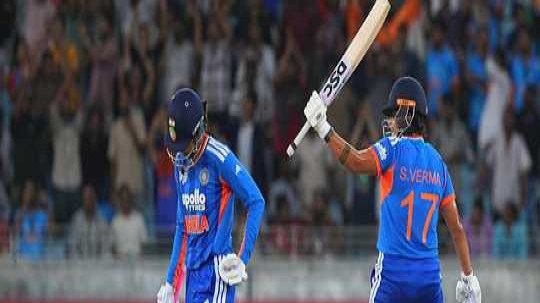 এশিয়া কাপ জয় ভারতের: স্মৃতি ও শেফালির ব্যাটে দুর্দান্ত সাফল্য