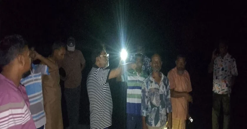 গঙ্গাচড়ায় তিস্তায় হঠাৎ ভাঙন, রাতেই পরিদর্শনে বিএনপি নেতারা
