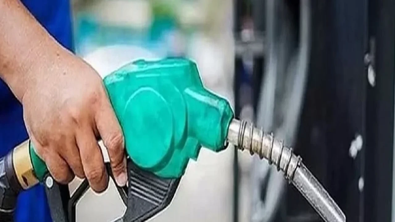 জ্বালানি তেলের দাম লিটারে ২০ টাকা বাড়াল সরকার