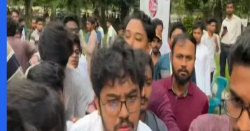 ঢাকা বিশ্ববিদ্যালয়ে ছাত্রশক্তির কাউন্সিলে হট্টগোল, সাংবাদিকদের সঙ্গে ধাক্কাধাক্কি