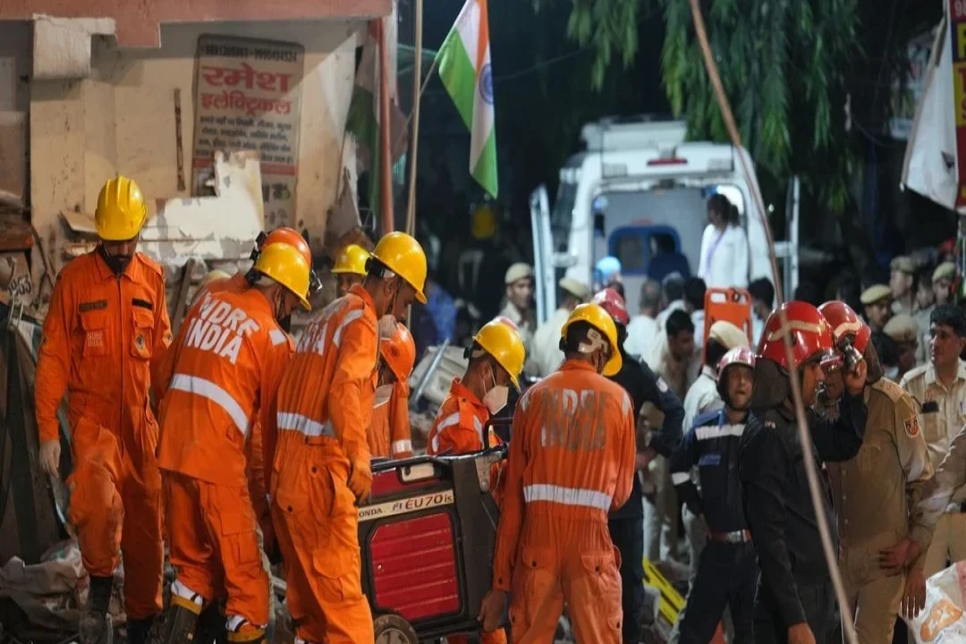 দিল্লিতে বহুতল ভবন ধসে নিহত ৫, উদ্ধার কাজ অব্যাহত