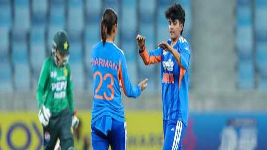 নারী এশিয়া কাপ: পাকিস্তানকে ৫৫ রানে গুটিয়ে দিয়ে ভারতের সহজ জয়
