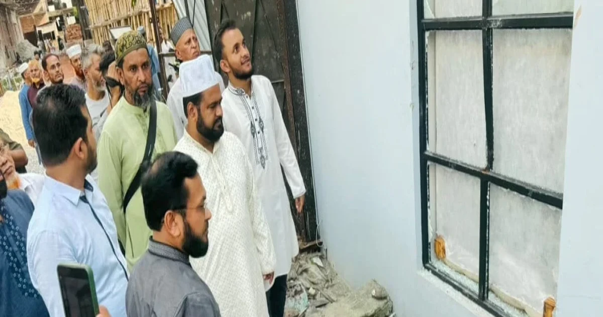 মিরপুরে স্বাস্থ্যকেন্দ্রে হামলা ও ভাঙচুর পরিদর্শনে জামায়াত নেতারা