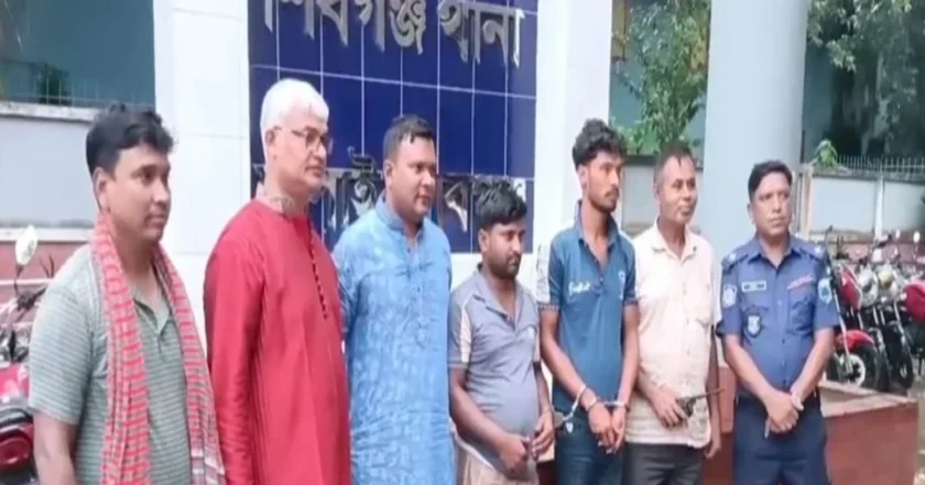 শিবগঞ্জে বিদেশি পিস্তল ও গুলিসহ দুই ব্যক্তি আটক