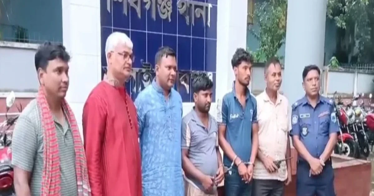 শিবগঞ্জে বিদেশি পিস্তল ও গুলিসহ দুই ব্যক্তি আটক