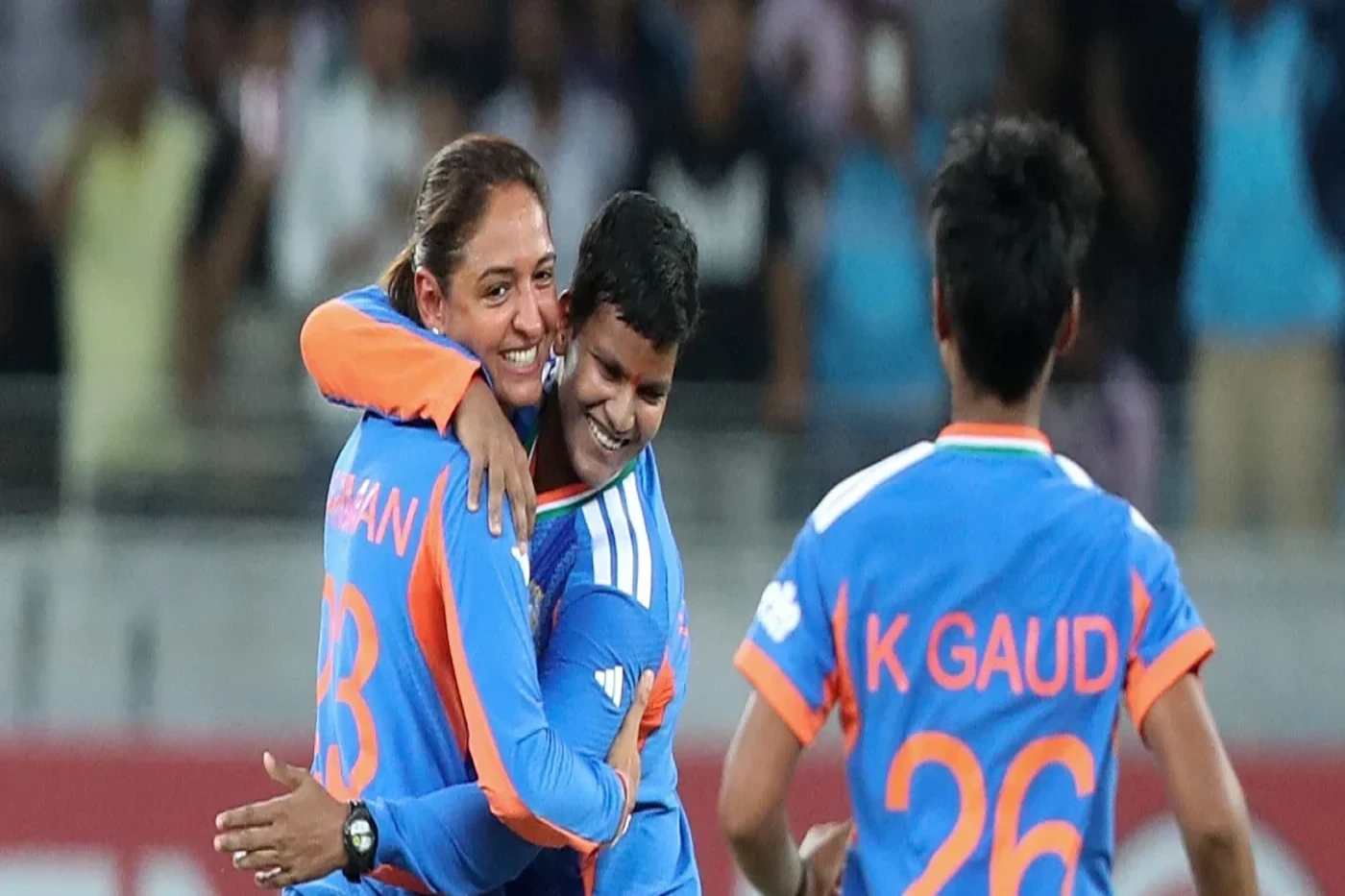 শ্রী চারণী ও প্রেমা রাওয়াতের স্পিনে ৫৫ রানেই অলআউট পাকিস্তান