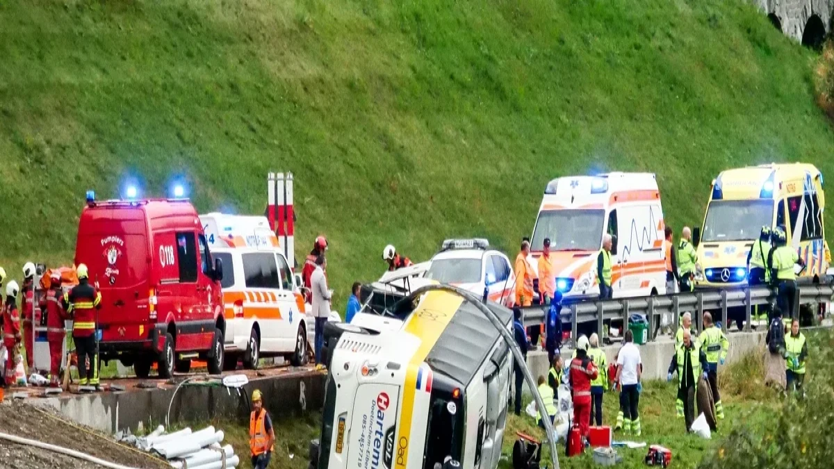 সুইজারল্যান্ডের আল্পসে পর্যটকবাহী বাস উল্টে নিহত বেশ কয়েকজন