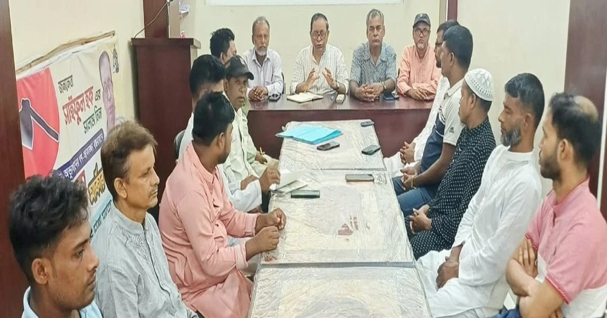‘শ্রমিকদের অভুক্ত রেখে উৎপাদনশীলতা বাড়বে না’, জরুরি মহার্ঘ ভাতার দাবি সাইফুল হকের