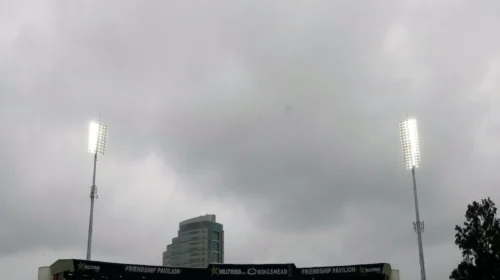 অস্পষ্ট আলোয় ব্যাহত ডারবান টেস্ট, অস্ট্রেলিয়ার জয়ের পথে চ্যালেঞ্জ