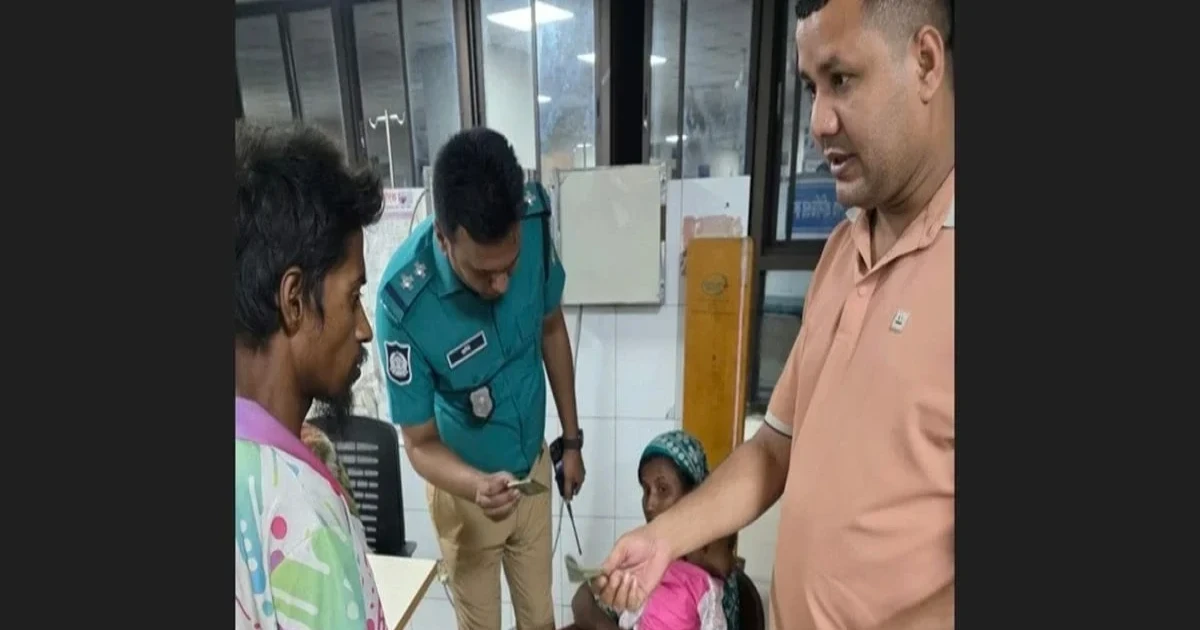আব্দুল্লাহপুর ফ্লাইওভারে মুমূর্ষু শিশু, উদ্ধার করে হাসপাতালে নিল পুলিশ