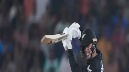 ইনজুরির কারণে ভারতের বিপক্ষে টি-টোয়েন্টি সিরিজ থেকে ছিটকে গেলেন চ্যাপম্যান ও ফোকস