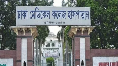 ঢামেকে অচেতন ব্যক্তি রেখে দুই যুবকের পলায়ন, পরে মিলল পরিচয়