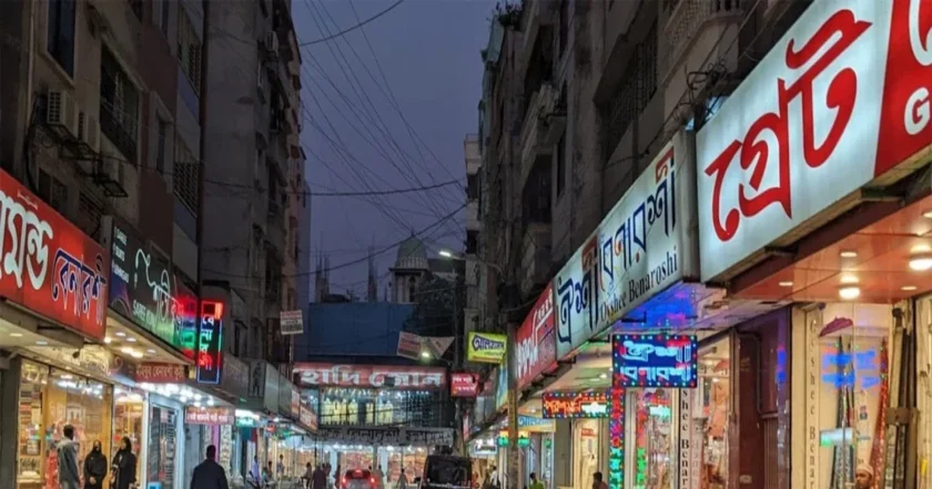 দুর্গাপূজায় শপিংমল ও দোকানপাট খোলা থাকবে রাত ১০টা পর্যন্ত