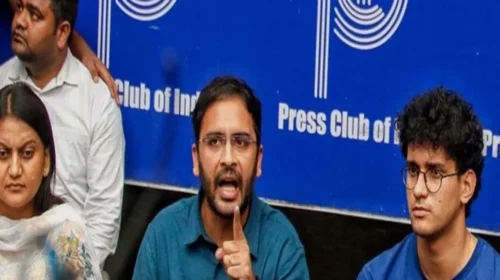 দেশজুড়ে আন্দোলনের ডাক ককরোচ জনতা পার্টির