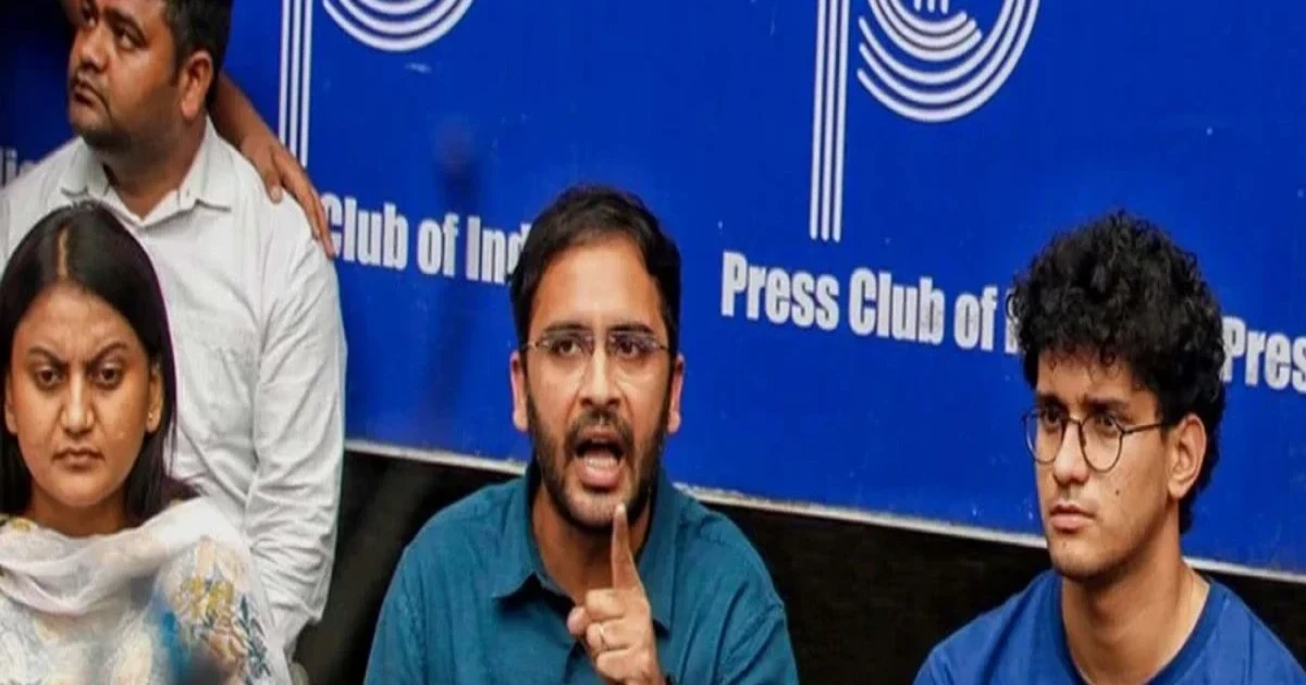 দেশজুড়ে আন্দোলনের ডাক ককরোচ জনতা পার্টির