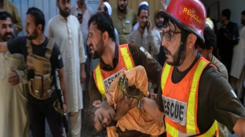 পাকিস্তানের পেশোয়ারে স্কুল ছাদ ধসে ৩৪ শিশুসহ নিহত ৩৫
