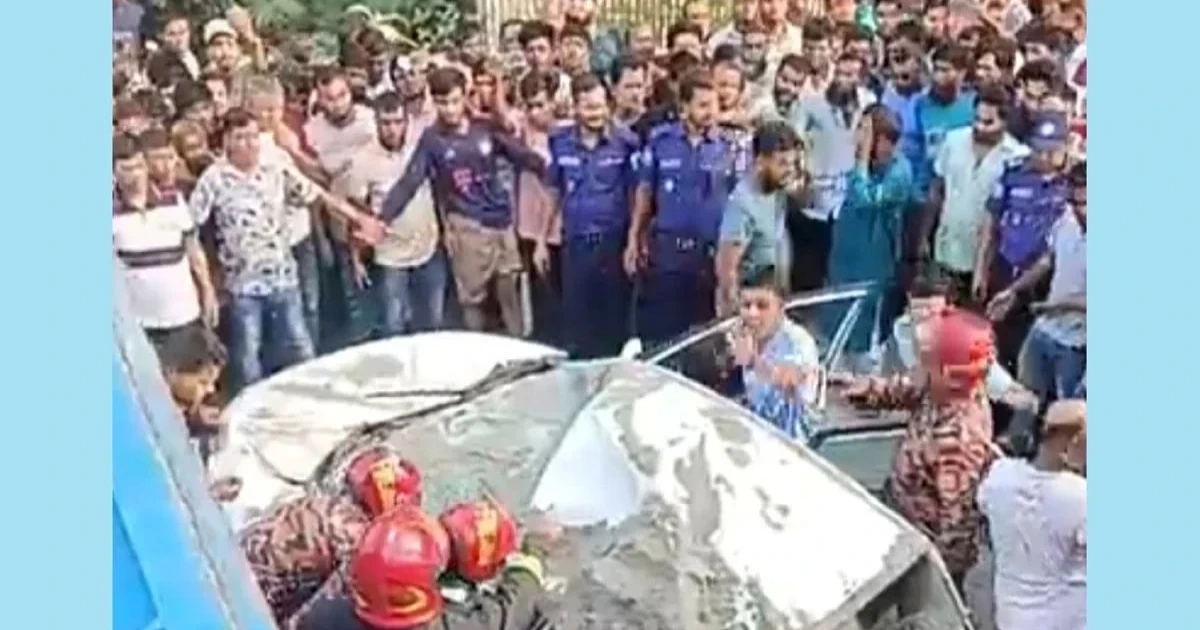 ফরিদপুরে ট্রাক উল্টে মা-ছেলেসহ ৩ জনের মৃত্যু