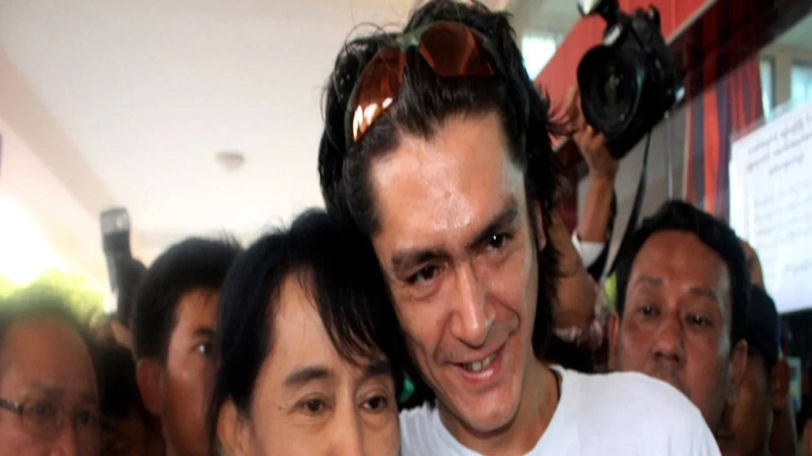 ৫ বছর পর ছেলের সাথে কথা বললেন মিয়ানমারের বন্দি নেত্রী সু চি